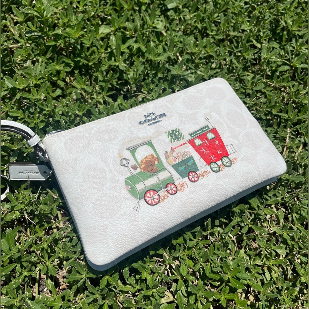 Coach Glacier White Wristlet | Women’s | White